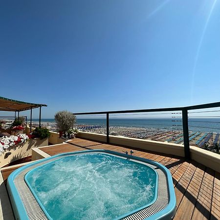 Hotel Piccadilly Penthouse With Jacuzzi à Lido di Camaiore Extérieur photo