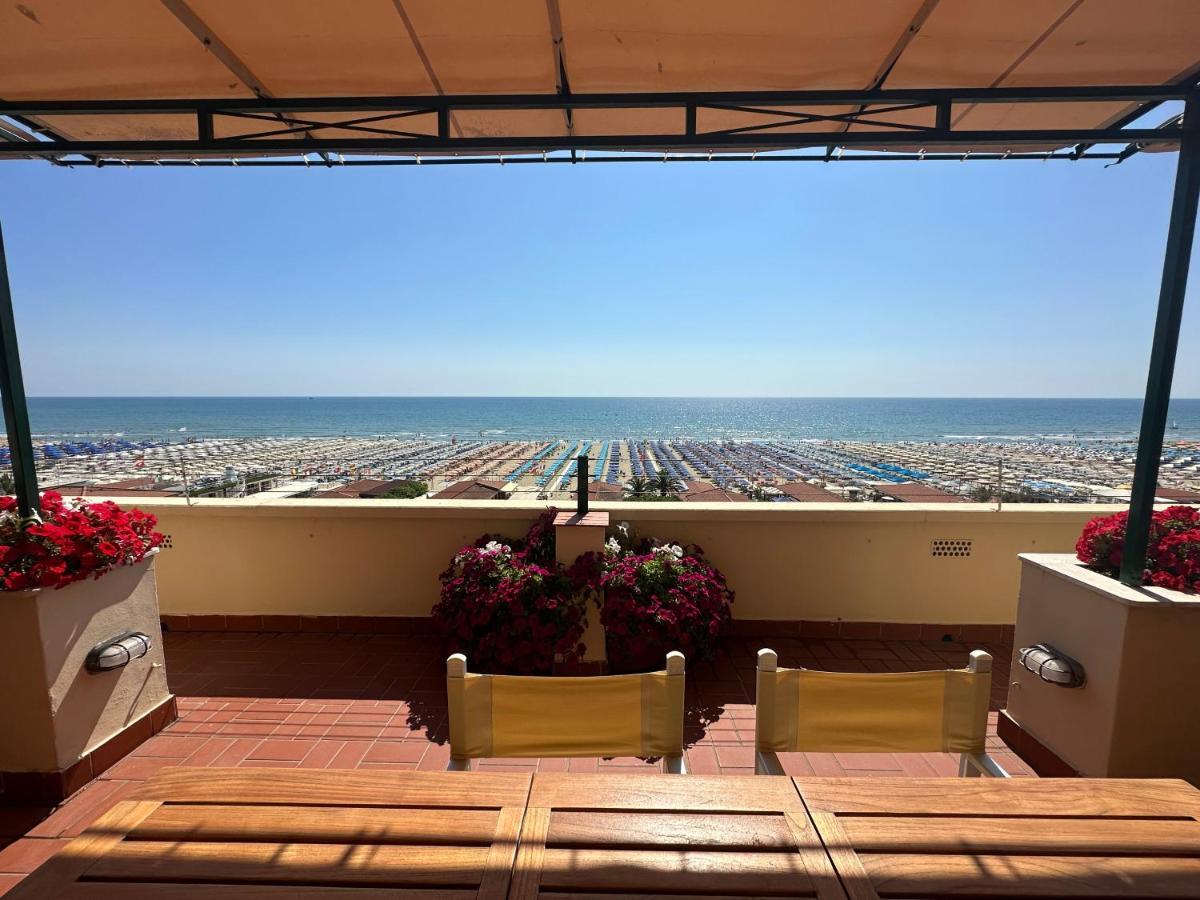 Hotel Piccadilly Penthouse With Jacuzzi à Lido di Camaiore Extérieur photo