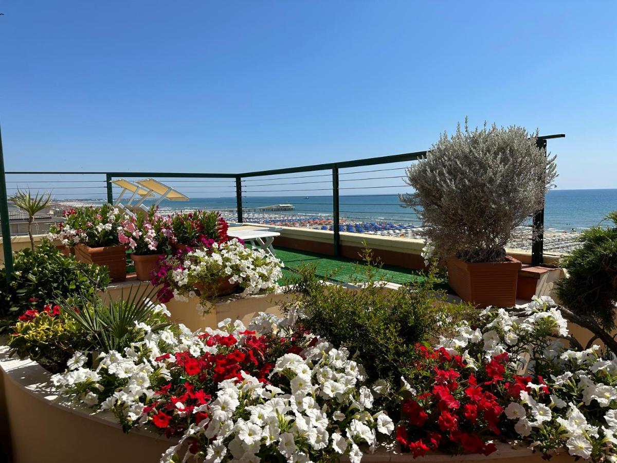 Hotel Piccadilly Penthouse With Jacuzzi à Lido di Camaiore Extérieur photo